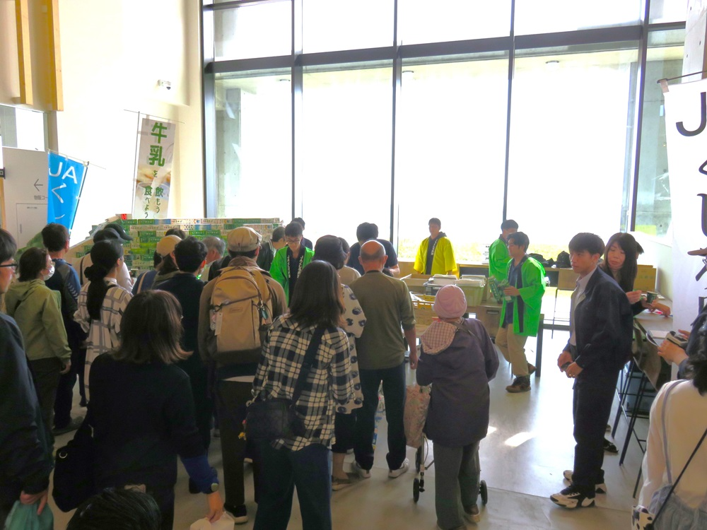 開始と同時にできた長蛇の列