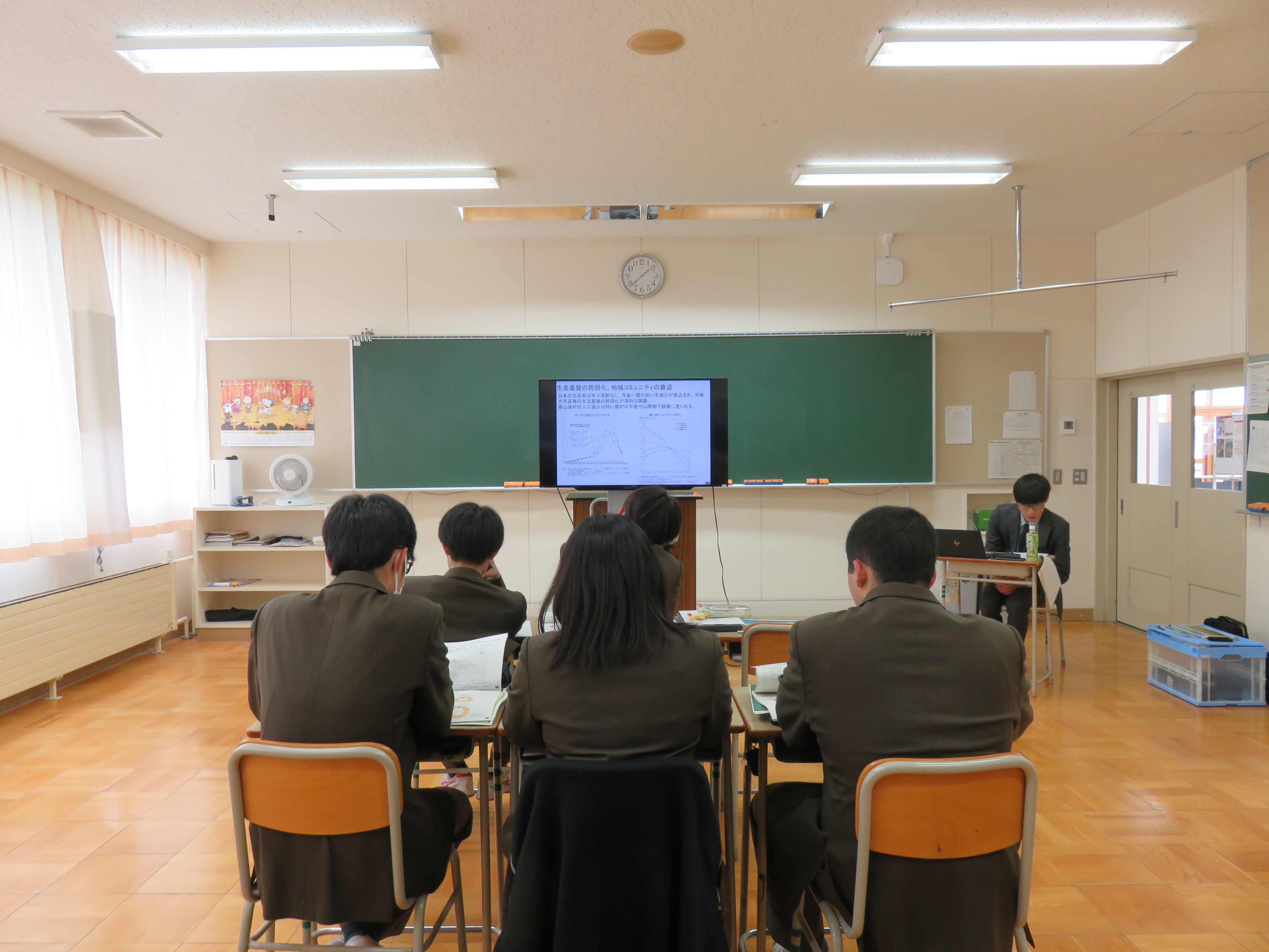 「みどりの食料システム戦略」の概要を説明