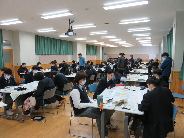 16グループに分かれ グループ討議