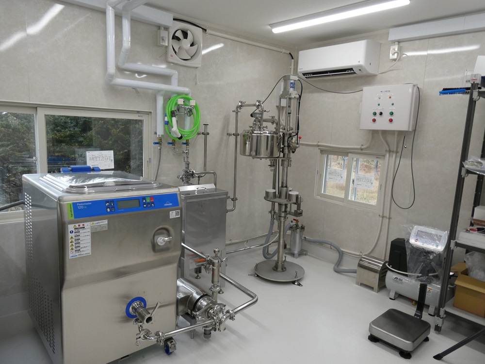 稼働前の牛乳加工工場内