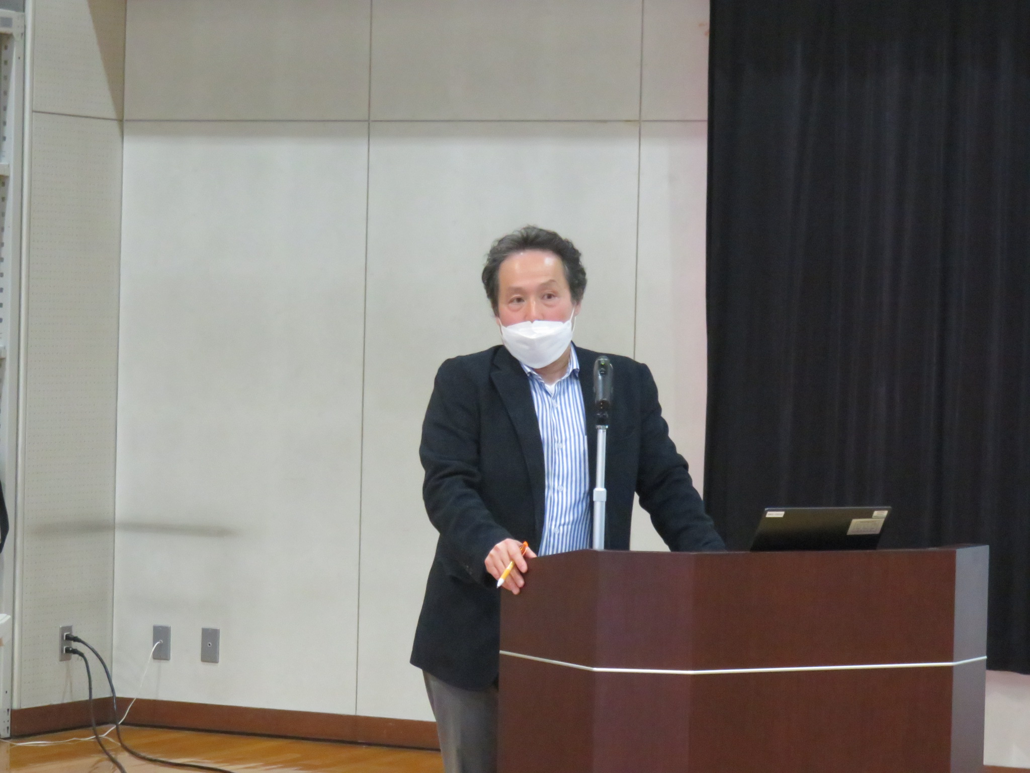 講演をする合同会社ブランドスケープ　井上代表社員