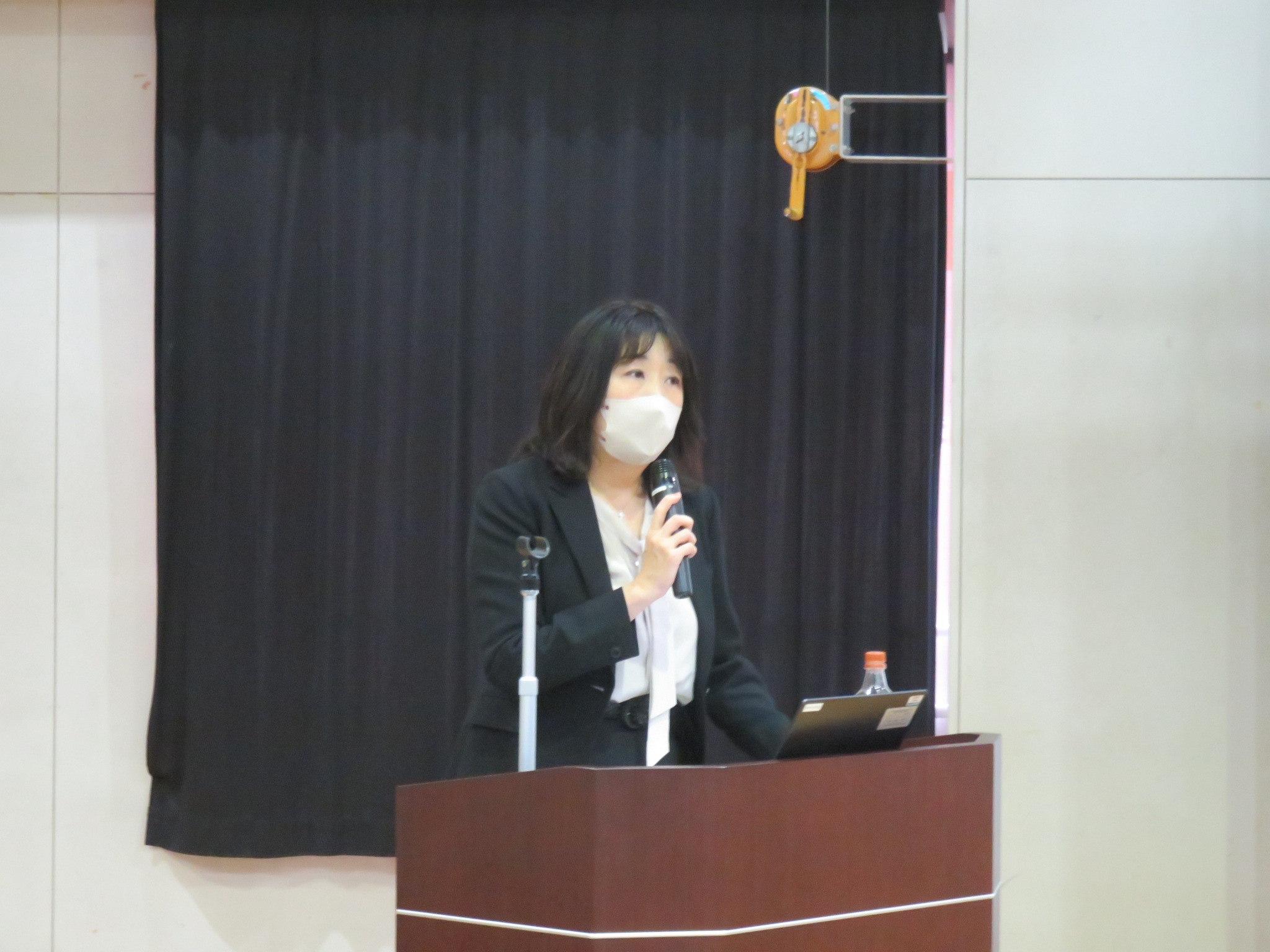 講演をする株式会社TTS　橘代表取締役