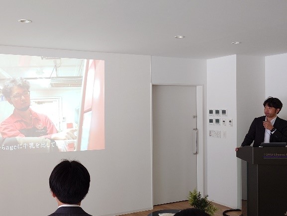 チーズ作りを語る七海専務取締役