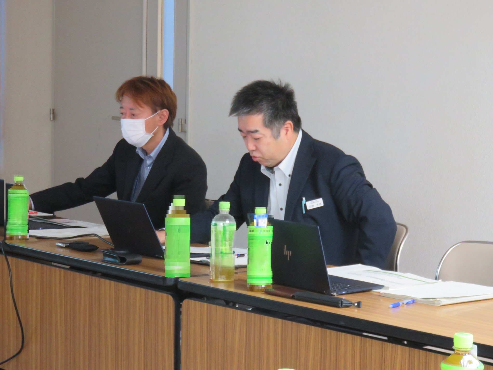 説明を行う地域拠点職員