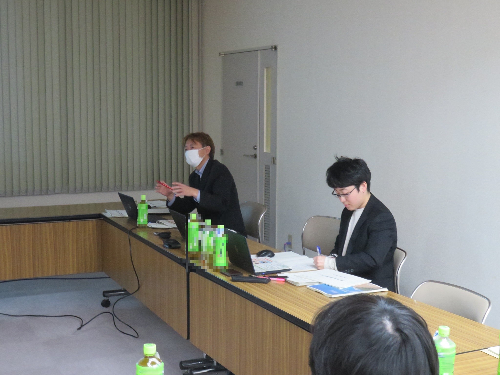 質問に回答する地域拠点職員