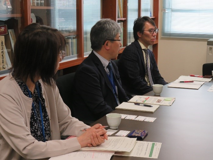 田中地方参事官（右）