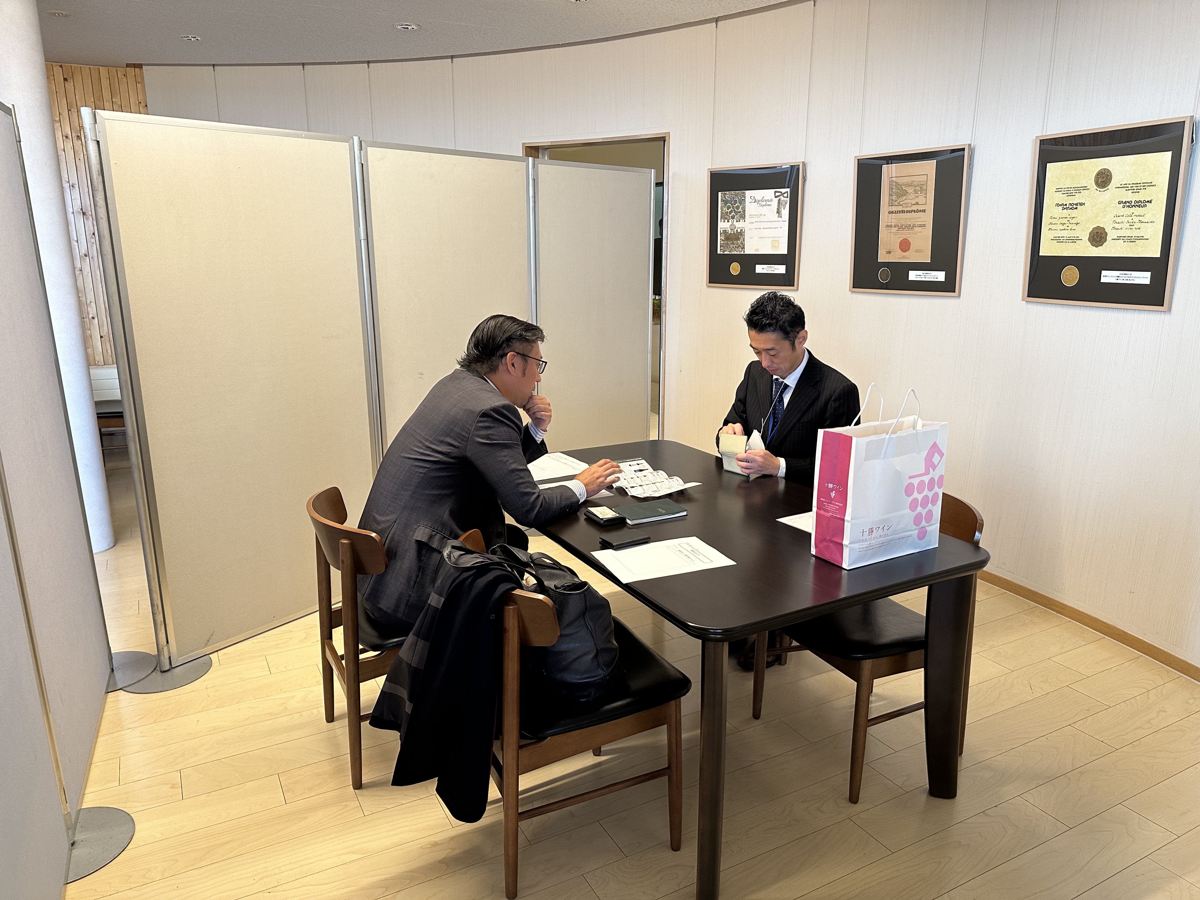 十勝の生産者と国内商社の商談の様子