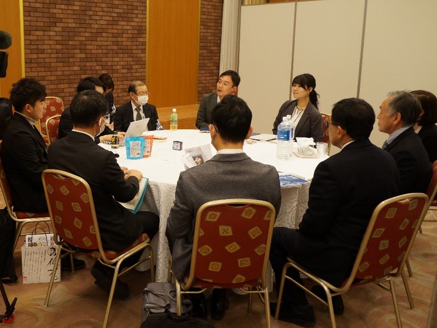 国内商社とのグループ商談の様子