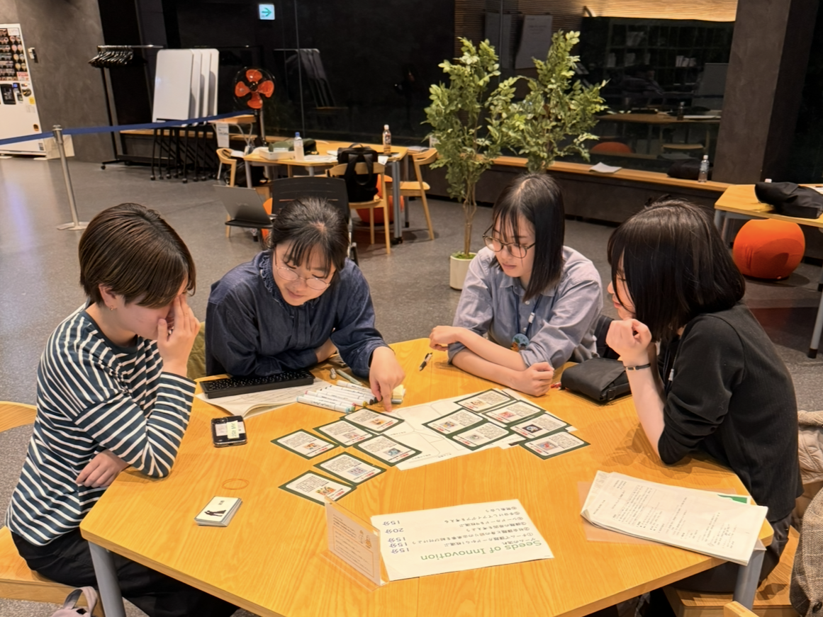 議論する学生及び北海道農政事務所職員