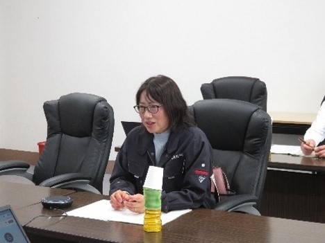 会議中の椿理事