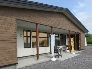 農場内にて直売所を運営しています