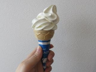 直売店では地産地消にこだわったソフトクリームも販売しています