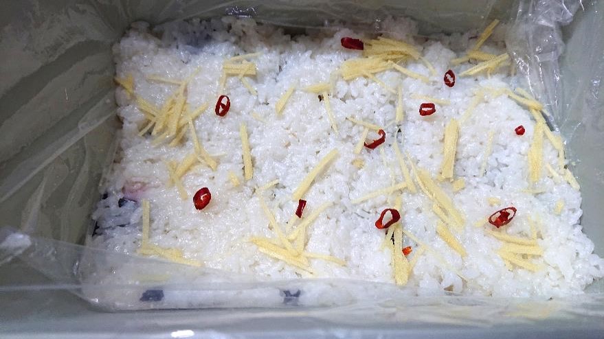 2.さんまこうじご飯ショウガ唐辛子
