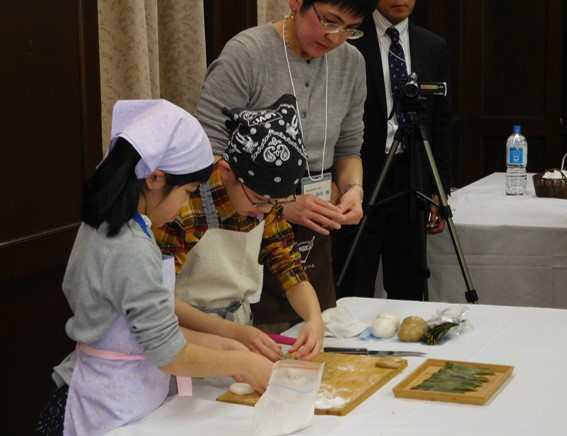 べこもち作りの実演2