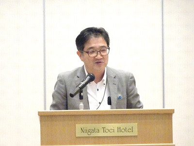 講演を行う齊官地方参事官