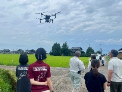 可変施肥を見学する様子