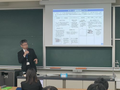 スマート農業について説明する様子
