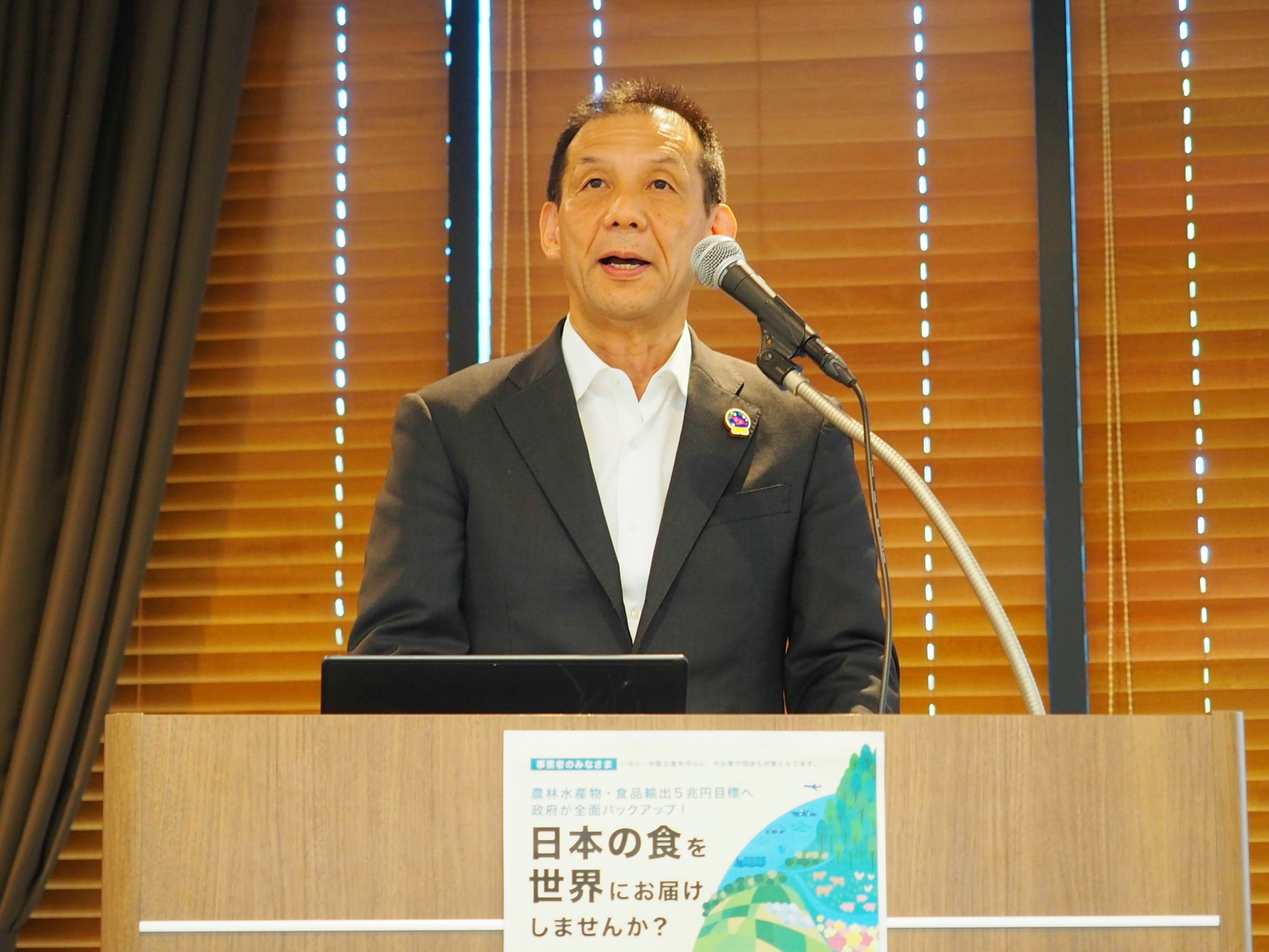 挨拶をする植野局長