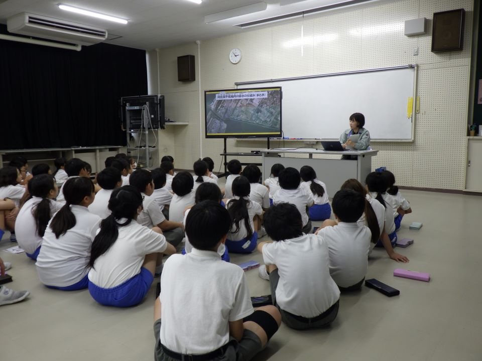 大根布小学校での事前学習会の様子