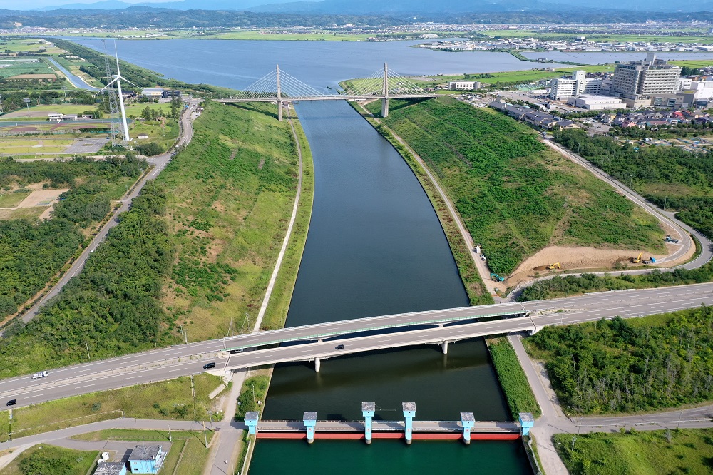 工事用道路を構築中