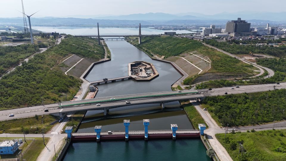 鋼矢板打設を実施中