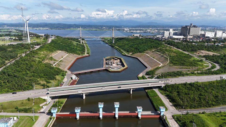 堰柱翼壁鉄筋組立を実施中