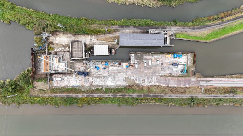 排水門操作台を実施中