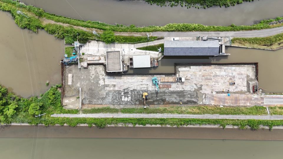 支障物撤去後の埋戻を実施中