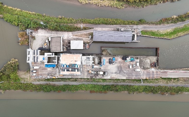 建築工事&nbsp;鉄骨建方・屋根工事を実施中