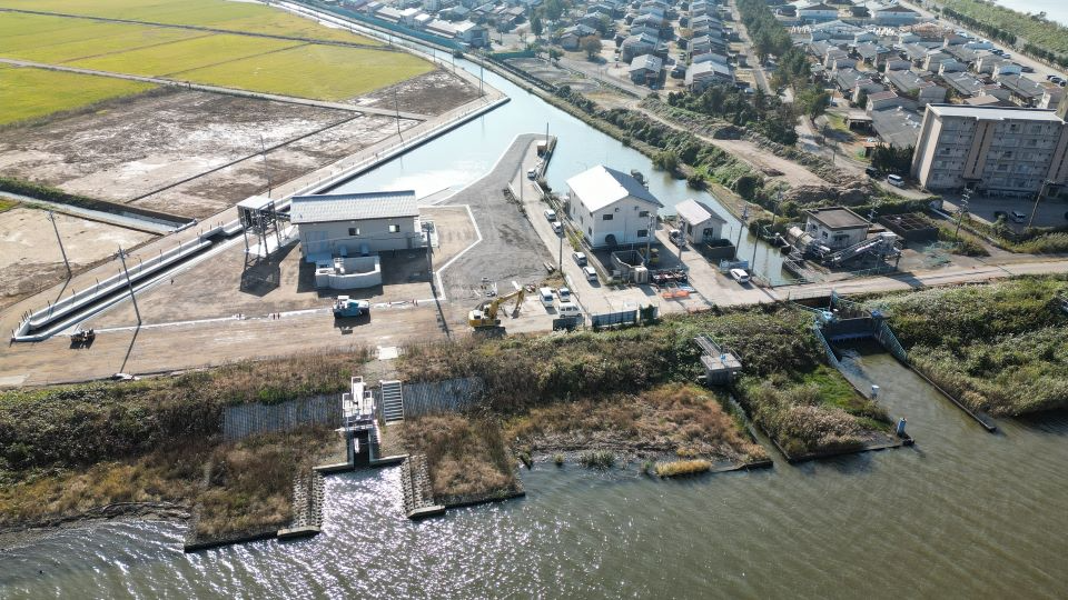 舗装工を実施中