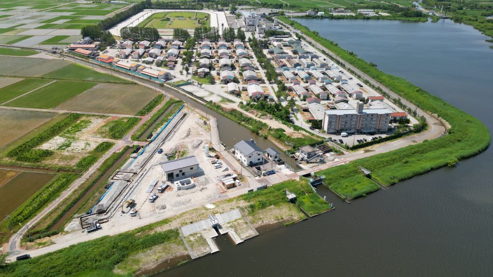 中層改良(護岸工)を実施中