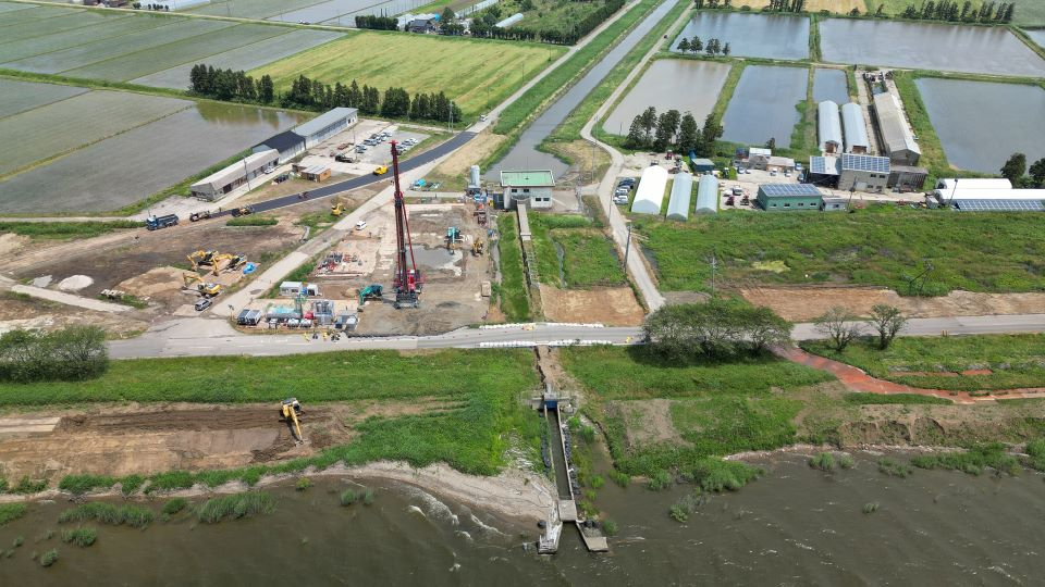 深層改良工を実施中