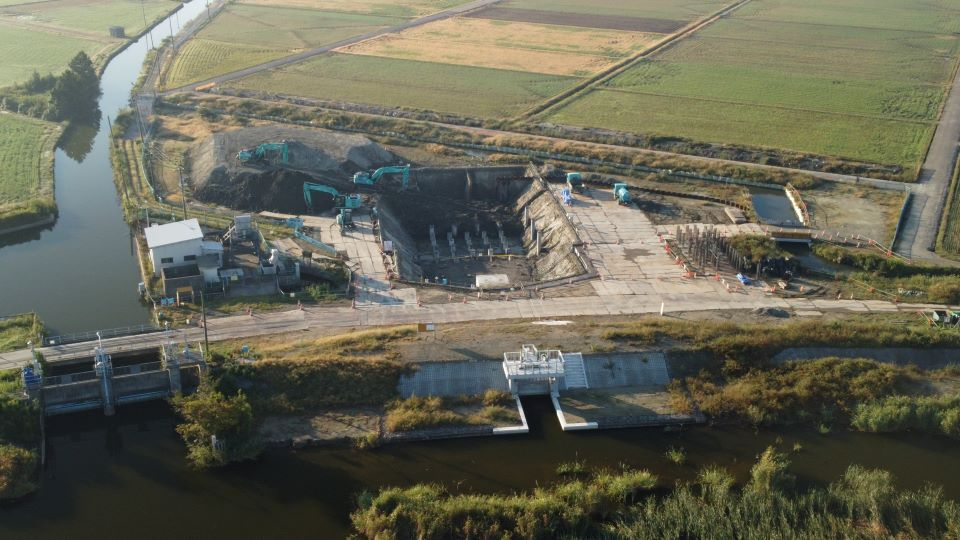 土工(機場本体部)を実施中