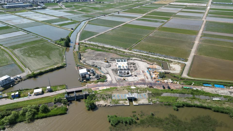 吐出し管周り(機場本体部)を施工中