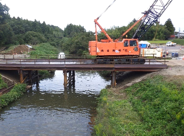松岡川横断仮設橋工事
