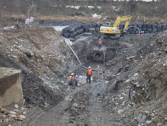 撤去工事中の左岸側サイホン