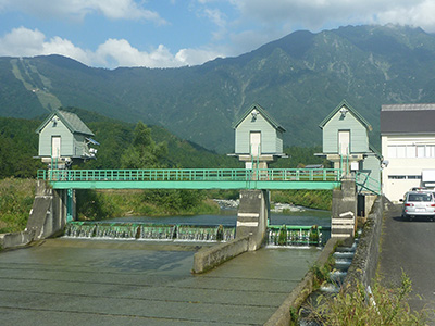 横平川取水工の写真（中魚沼郡津南町）