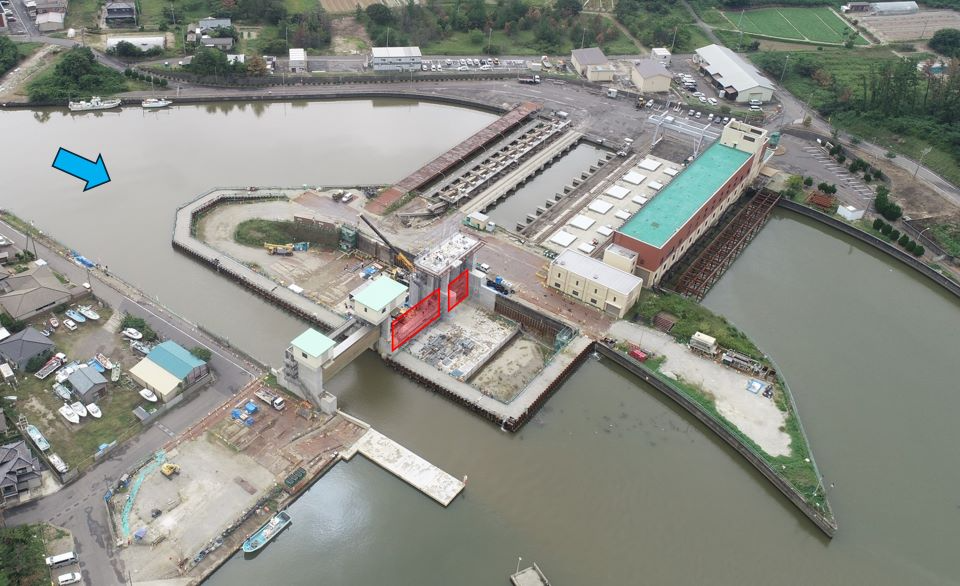 ゲート据付のための工事を実施中