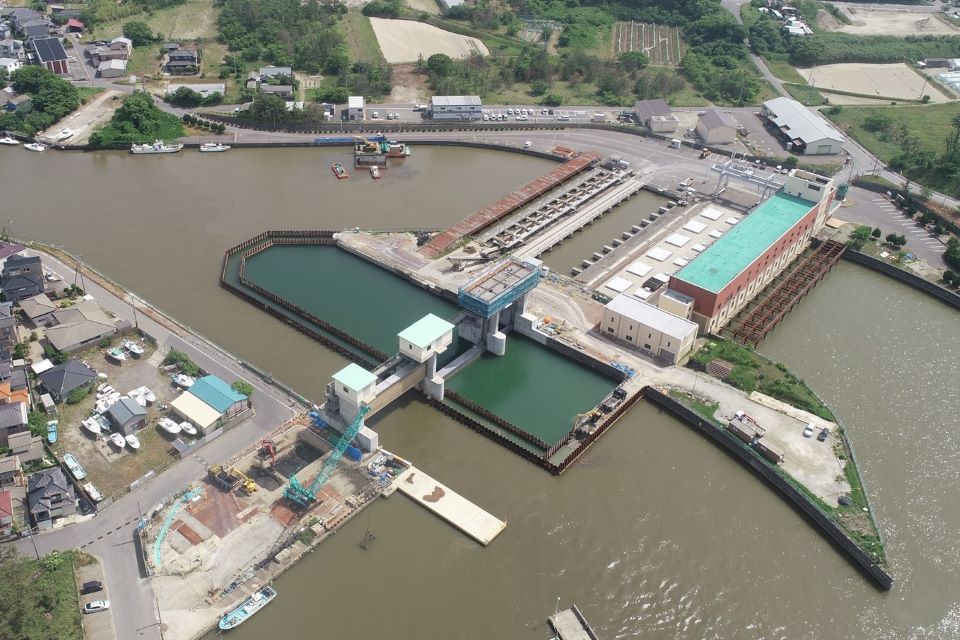 河川仮締切撤去他を実施中
