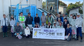 参加者の集合写真（月潟幹線排水路）