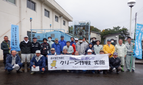 参加者の集合写真（月潟幹線排水路）