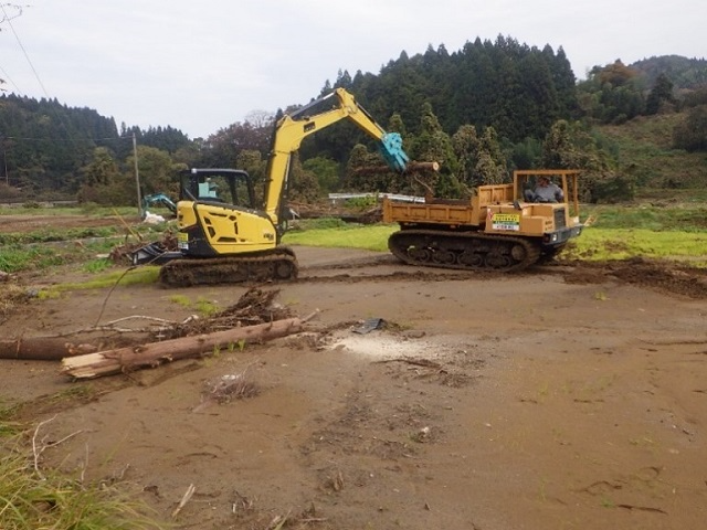 農地への堆積土砂及び流木撤去
