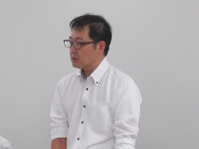 説明する柴﨑地方参事官