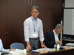 情報提供を行う井田調整官