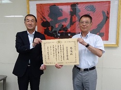田口参事官（左）、 吉原代表取締役社長（右）