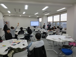 食料備蓄に関するグループワークの様子