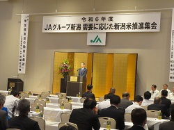 情報提供を行う田口地方参事官