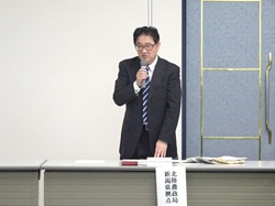 情報提供を行う齊官地方参事官