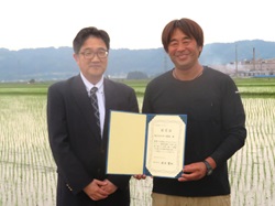井口農場の井口取締役との記念撮影