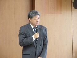 祝辞を述べる岡本地方参事官(富山県米麦改良協会通常総会)